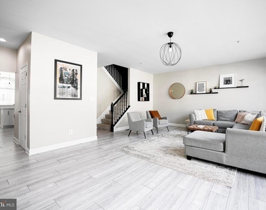 735 Perthshire Place - Photo Thumbnail 10