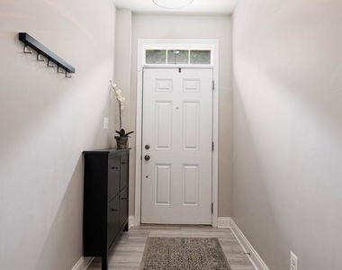 735 Perthshire Place - Photo Thumbnail 5