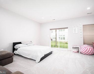 735 Perthshire Place - Photo Thumbnail 8