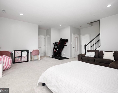 735 Perthshire Place - Photo Thumbnail 7