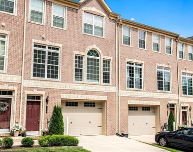735 Perthshire Place - Photo Thumbnail 1
