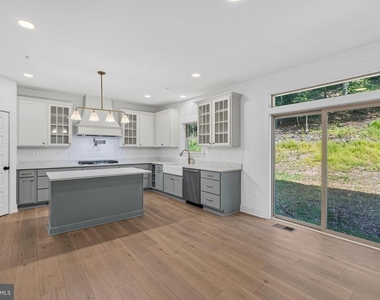 1490 Thurston Road - Photo Thumbnail 14