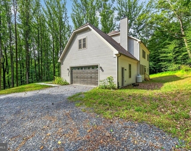 1490 Thurston Road - Photo Thumbnail 3