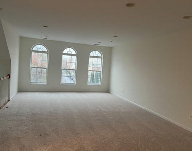 1822 Wheyfield Drive - Photo Thumbnail 4