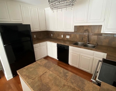 2500 Steck Ave - Photo Thumbnail 3