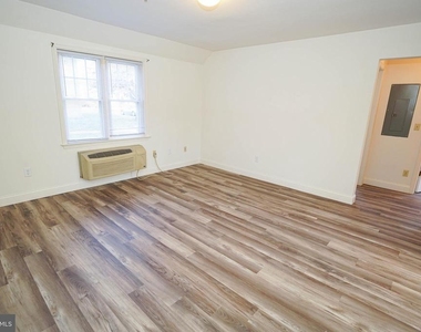 800 Travers Street - Photo Thumbnail 4