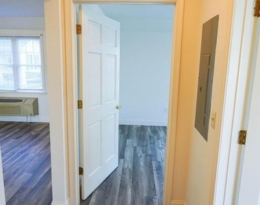 800 Travers Street - Photo Thumbnail 13