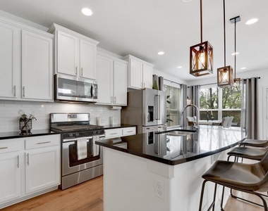9710 Tanglemede St - Photo Thumbnail 12