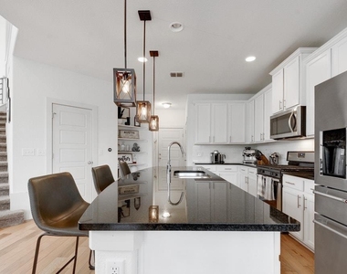 9710 Tanglemede St - Photo Thumbnail 11