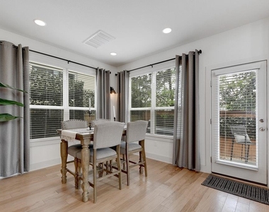 9710 Tanglemede St - Photo Thumbnail 9