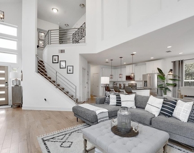 9710 Tanglemede St - Photo Thumbnail 5