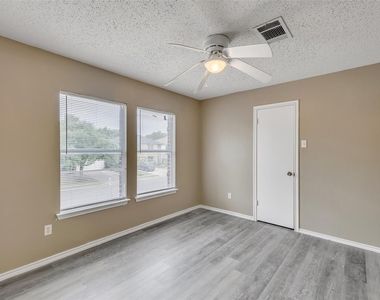 2514 Byfield Dr - Photo Thumbnail 21