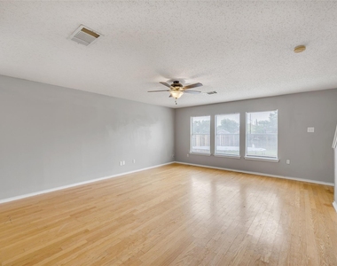 2514 Byfield Dr - Photo Thumbnail 8