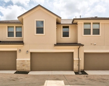 13800 Lyndhurst St - Photo Thumbnail 24