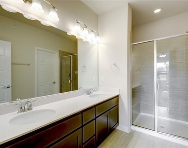 13800 Lyndhurst St - Photo Thumbnail 18
