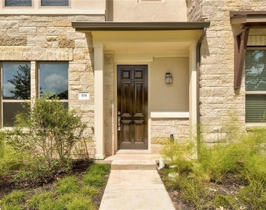 13800 Lyndhurst St - Photo Thumbnail 4