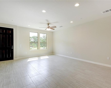 13800 Lyndhurst St - Photo Thumbnail 6