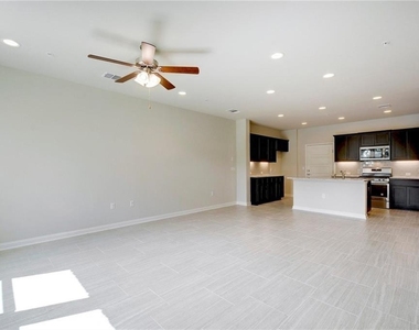 13800 Lyndhurst St - Photo Thumbnail 7