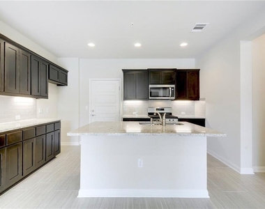 13800 Lyndhurst St - Photo Thumbnail 9