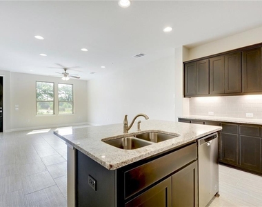 13800 Lyndhurst St - Photo Thumbnail 14