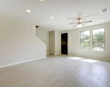 13800 Lyndhurst St - Photo Thumbnail 5