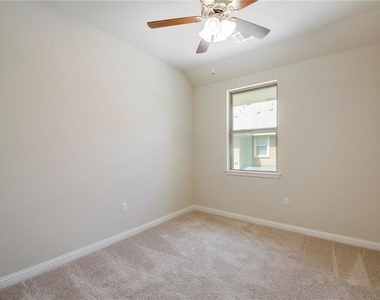 13800 Lyndhurst St - Photo Thumbnail 20