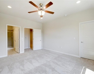 13800 Lyndhurst St - Photo Thumbnail 17