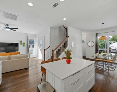 1902 E 8th St - Photo Thumbnail 7
