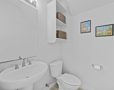 1902 E 8th St - Photo Thumbnail 20