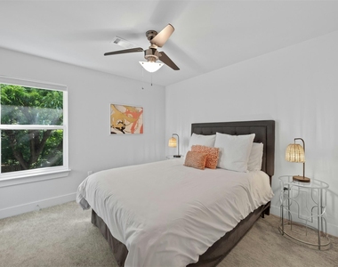 1902 E 8th St - Photo Thumbnail 16