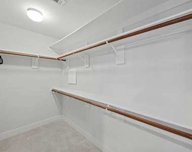 1902 E 8th St - Photo Thumbnail 15
