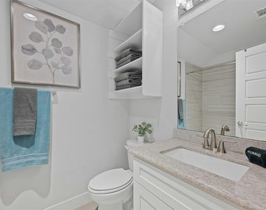 1902 E 8th St - Photo Thumbnail 17