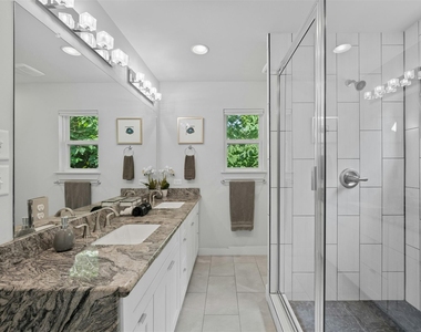 1902 E 8th St - Photo Thumbnail 13