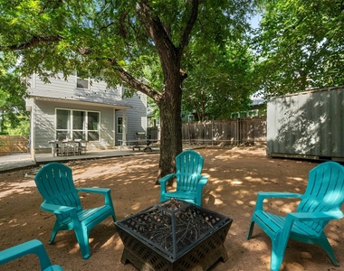 1902 E 8th St - Photo Thumbnail 28