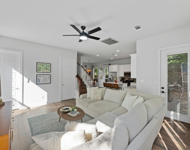 1902 E 8th St - Photo Thumbnail 4