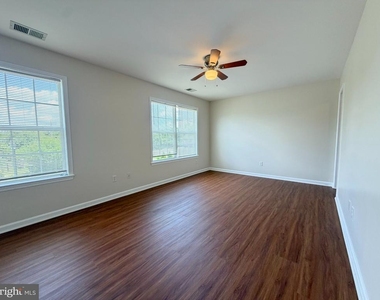 10 S Meadow Court - Photo Thumbnail 27