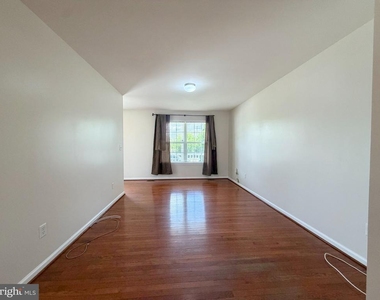10 S Meadow Court - Photo Thumbnail 5