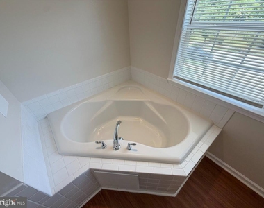 10 S Meadow Court - Photo Thumbnail 18