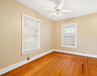 1911 W 38th Street - Photo Thumbnail 14