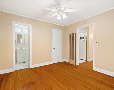 1911 W 38th Street - Photo Thumbnail 18