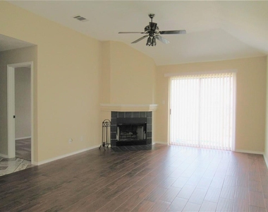 4723 Castleman Dr - Photo Thumbnail 7