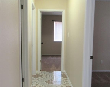 4723 Castleman Dr - Photo Thumbnail 10