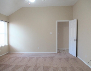 4723 Castleman Dr - Photo Thumbnail 12