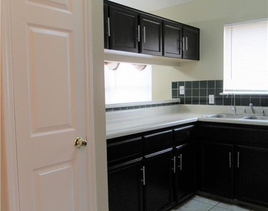 4723 Castleman Dr - Photo Thumbnail 4