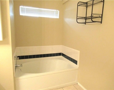 4723 Castleman Dr - Photo Thumbnail 15