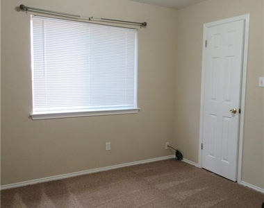 4723 Castleman Dr - Photo Thumbnail 16