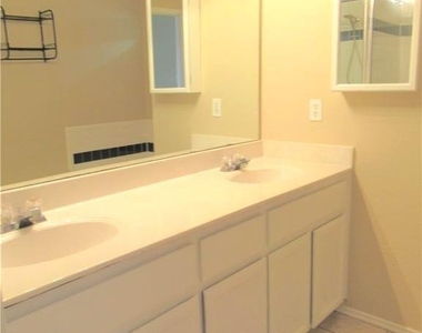 4723 Castleman Dr - Photo Thumbnail 13
