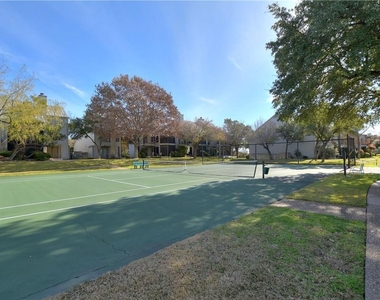 120 World Of Tennis Sq - Photo Thumbnail 25