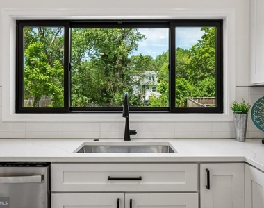 3108 Adams Street Ne - Photo Thumbnail 3