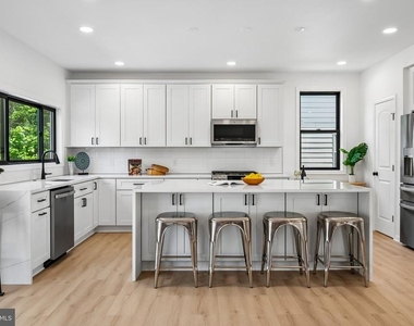 3108 Adams Street Ne - Photo Thumbnail 2